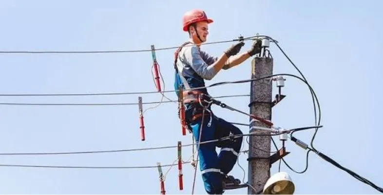 Most Dangerous Jobs in America - Electrical Power-Line Installers & Repairers